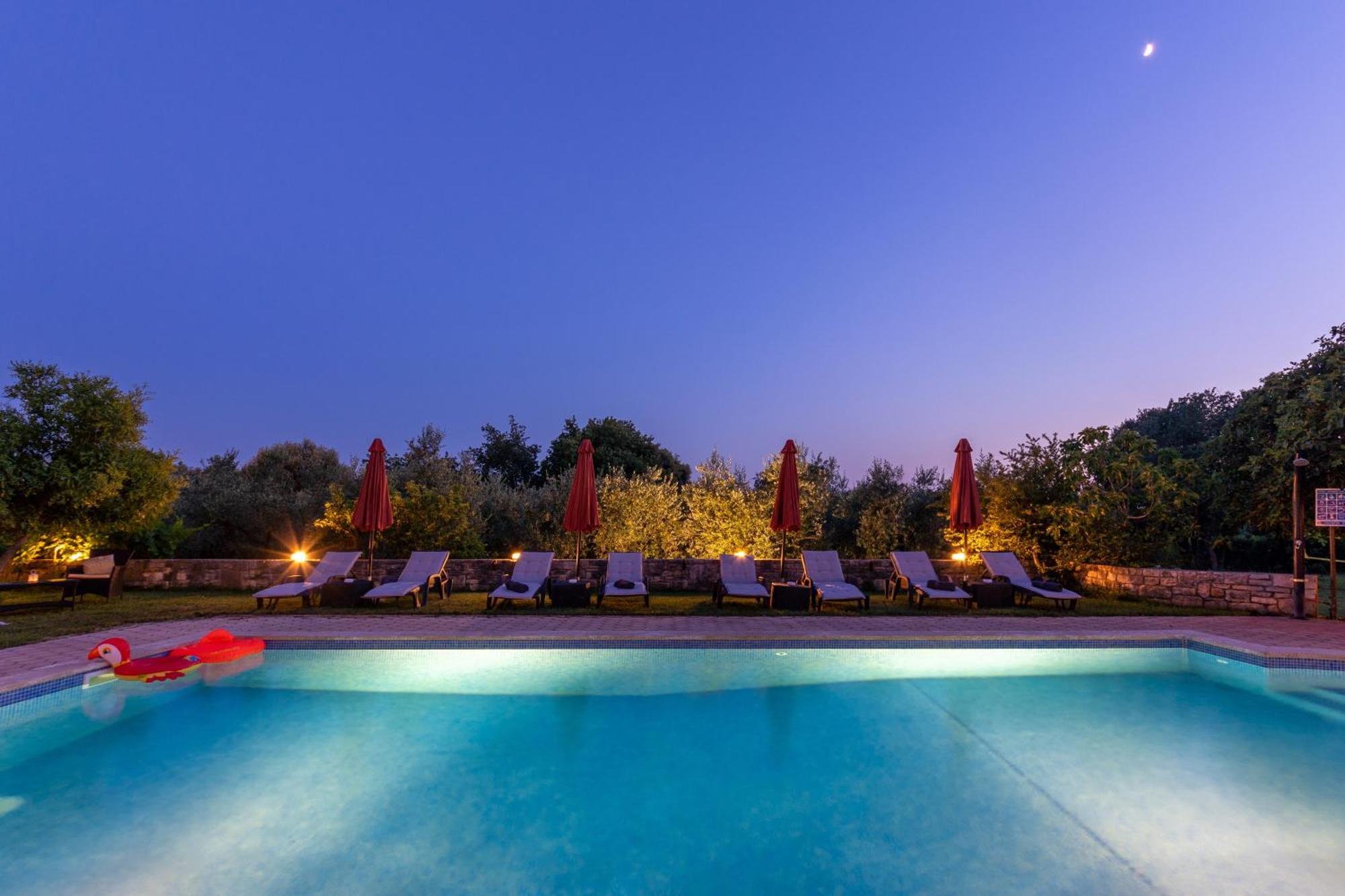 Guesthouse "Barboska" - Big Outdoor Swimming Pool & Private Tennis Court Vodnjan Exterior foto